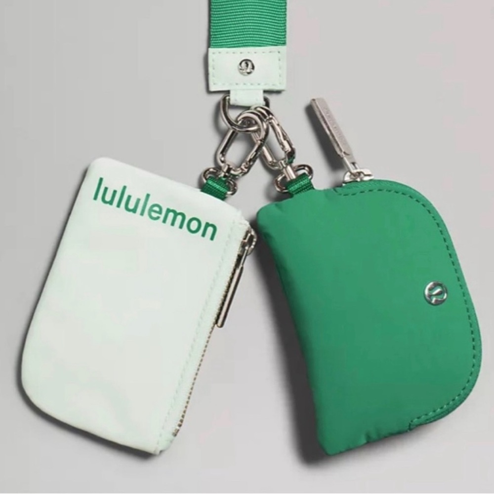 Dual Pouch Wristlet NWT
Emerald Ice/Mint Moment